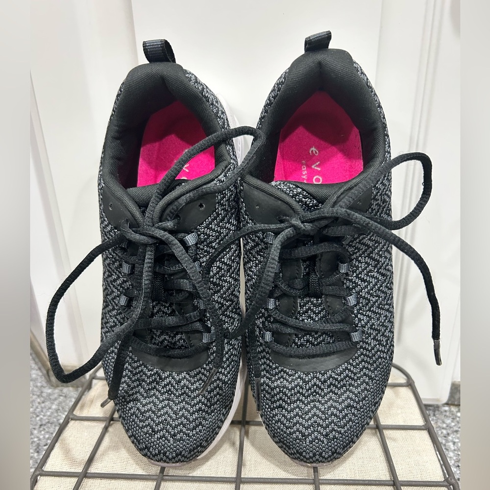 EASY SPIRIT EVOLVE SNEAKERS SIZE 5M